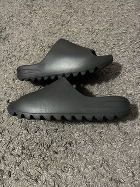 Adidas Yeezy slides